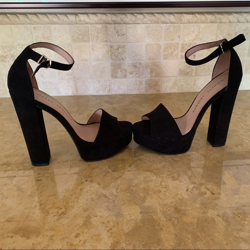 Chinese Laundry Size 7 Velvet Heels - Picture 3 of 5